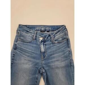 American Eagle Women's Curvy High Rise Jeans Size 2 Short Light wash